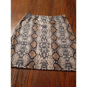 Large Daisy Snakeskin Design Bodycon Form-Fitting Sexy Mini Skirt RUNS SMALL